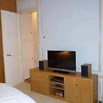 Διαμέρισμα Prestigious 2 Bedroom Near Champs Elysees Παρίσι