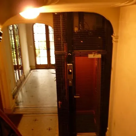 Prestigious 2 Bedroom Near Champs Elysees Apartment Paris