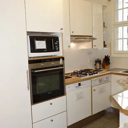 Apartment Prestigious 2 Bedroom Near Champs Elysees Paris