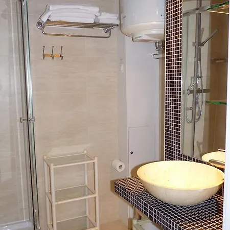 Prestigious 2 Bedroom Near Champs Elysees Apartment