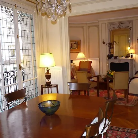 Prestigious 2 Bedroom Near Champs Elysees Apartment