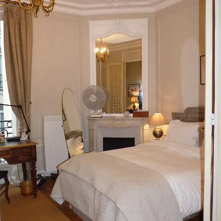 Prestigious 2 Bedroom Near Champs Elysees 公寓