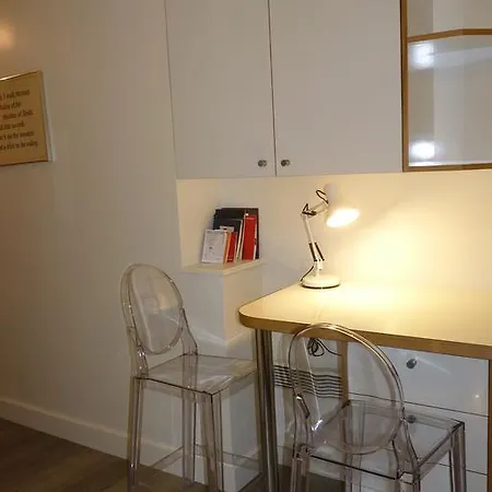Prestigious 2 Bedroom Near Champs Elysees * Paris