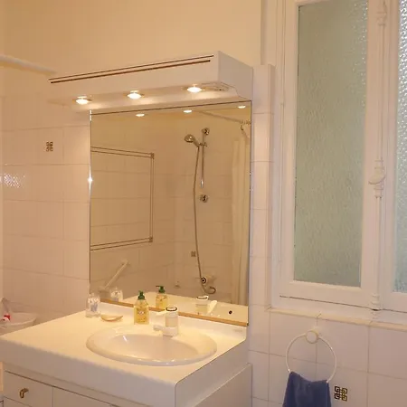 Prestigious 2 Bedroom Near Champs Elysees Apartman *
