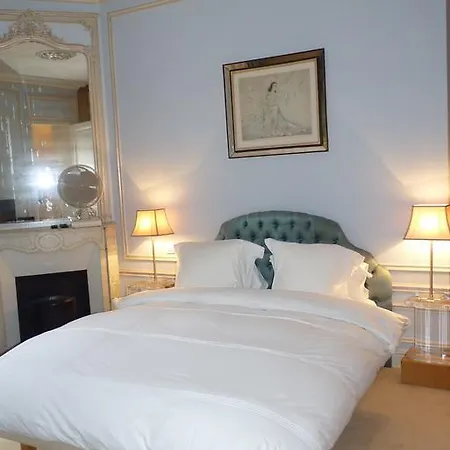 Prestigious 2 Bedroom Near Champs Elysees Apartment