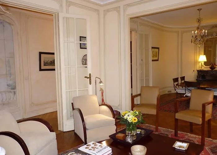 Prestigious 2 Bedroom Near Champs Elysees شقة
