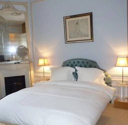 Prestigious 2 Bedroom Near Champs Elysees شقة