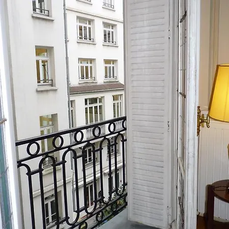 Prestigious 2 Bedroom Near Champs Elysees * 파리