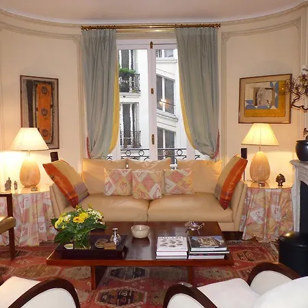 Prestigious 2 Bedroom Near Champs Elysees شقة *