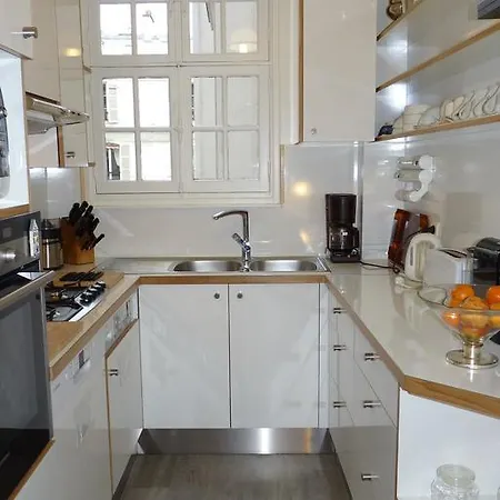 Prestigious 2 Bedroom Near Champs Elysees شقة باريس