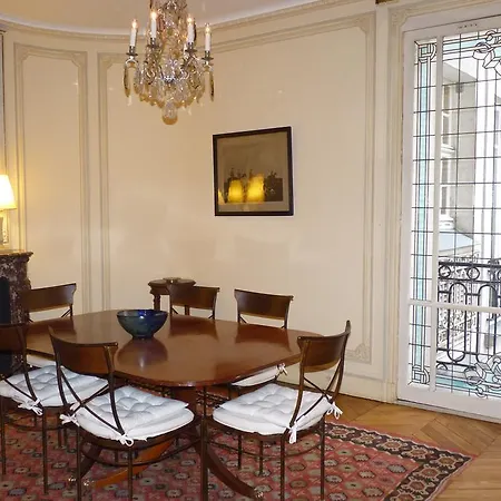 Prestigious 2 Bedroom Near Champs Elysees باريس