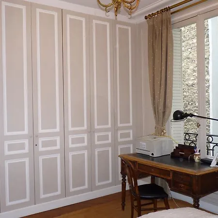 Prestigious 2 Bedroom Near Champs Elysées
